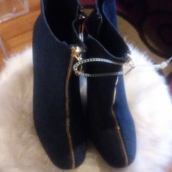 Shoes - Picture 2 of 3